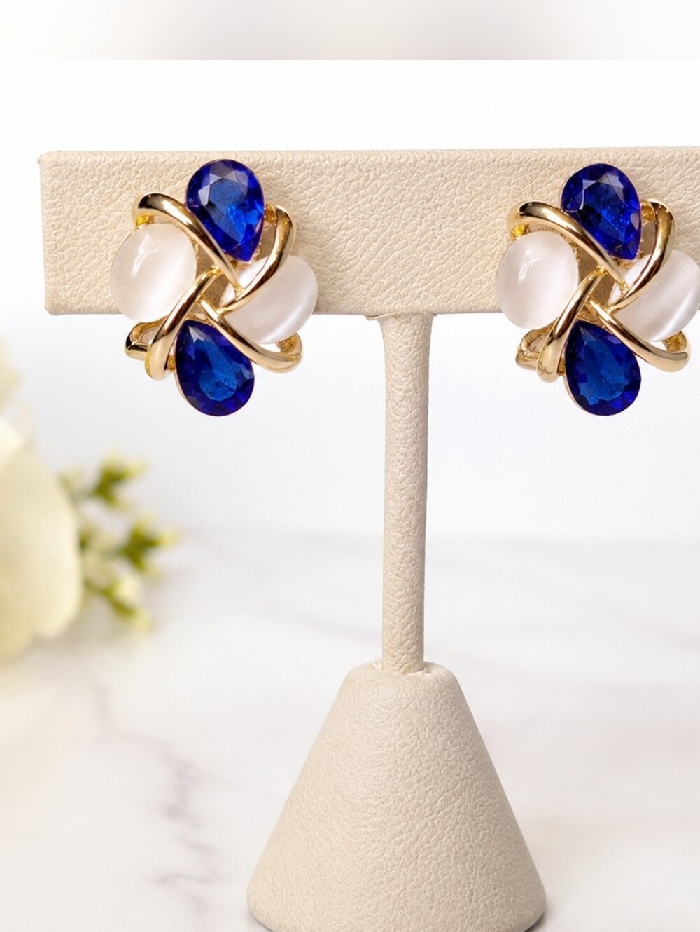 Vintage Gold Tone Blue & White Cabochon Swirl Pierced Statement Earrings 1"